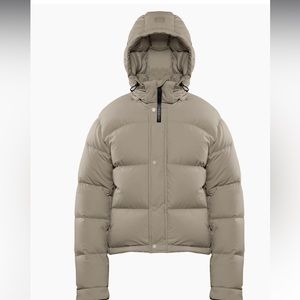 Aritzia supper puff XS size. just wore two times. I gained my weight now.